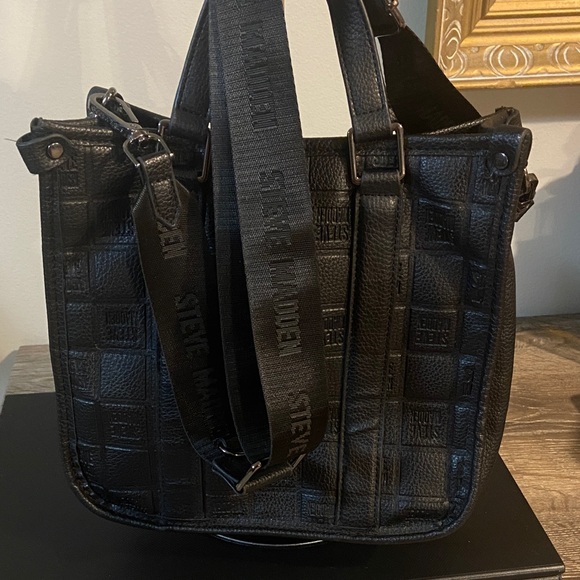 Steve Madden Embossed Black Crossbody Messenger Bag Guitar Strap Gunmetal - Picture 6 of 9